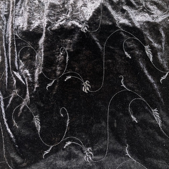 August Max Woman 3X Velvet embroidesleevless top - Picture 4 of 10